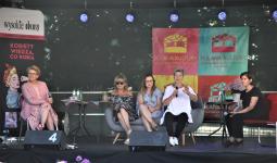 Na scenie Aleksandra Klich, Katarzyna Żak, Dorota Warakomska, Katarzyna Galczak. 